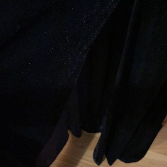 ELEGANT LONG BLACK DRESS. VELOUR VNECK MESH SEE THRU TO VNECK. THIS =CLASSY! - Picture 5 of 6